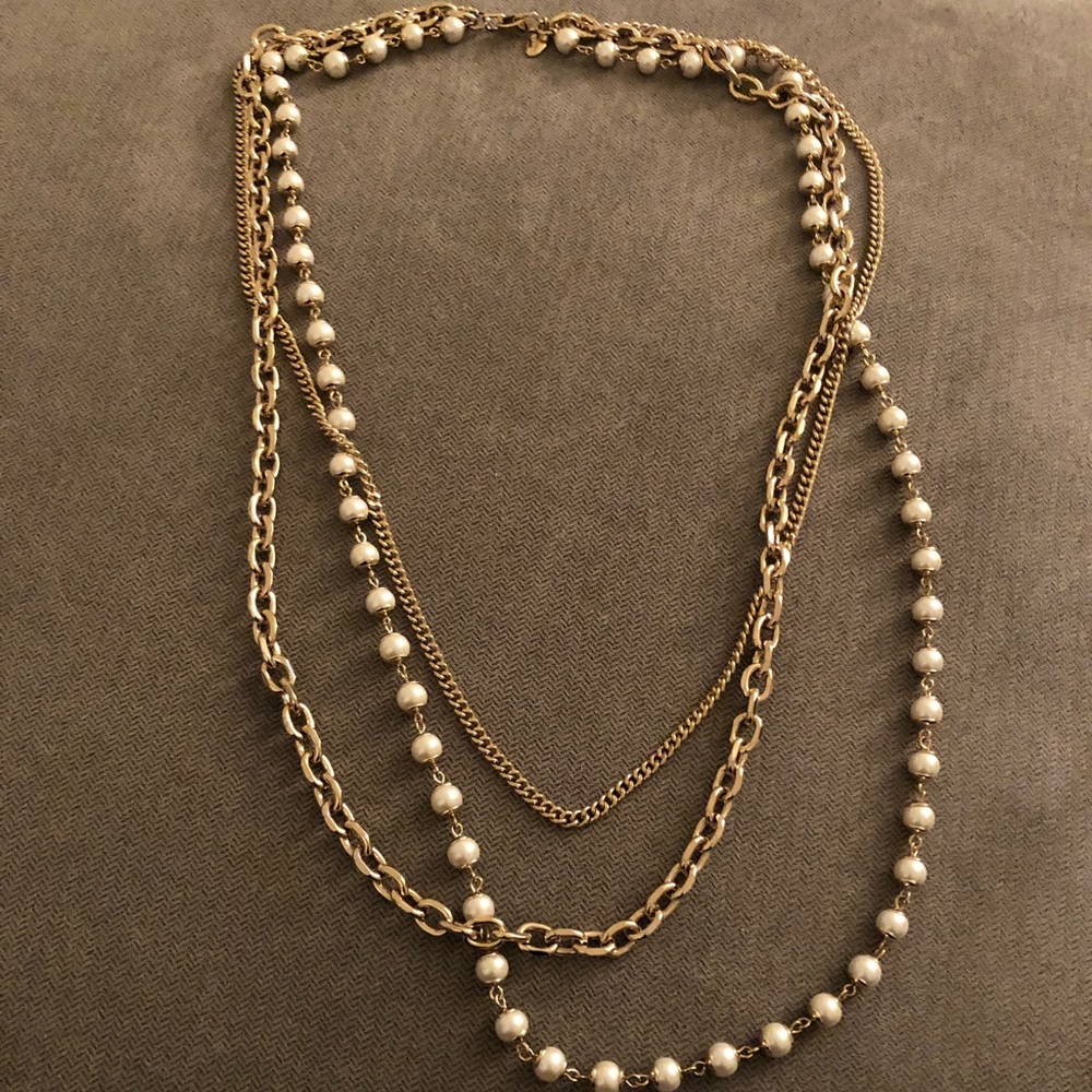 Three stranded single necklace